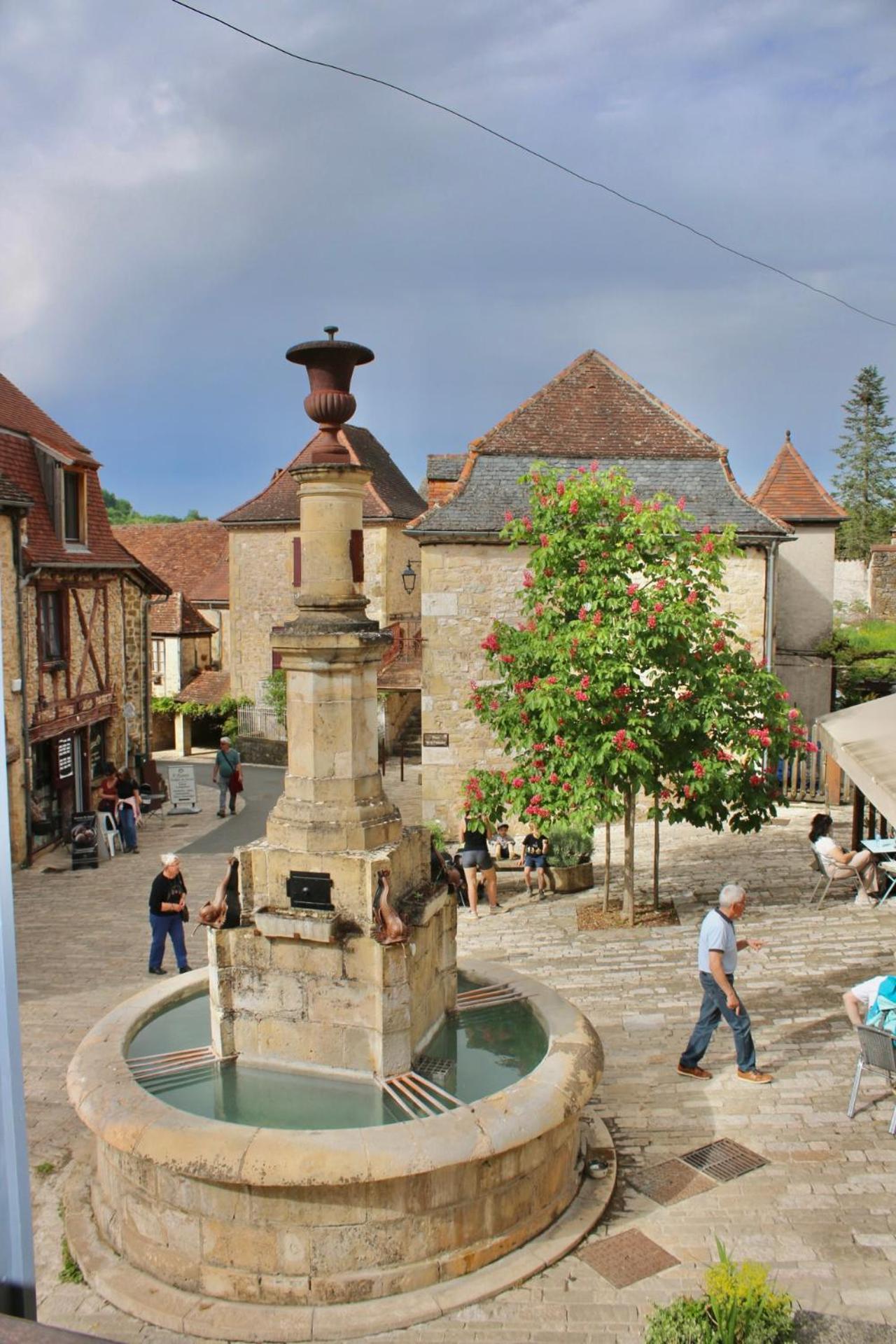 Les De La Fontaine 2*